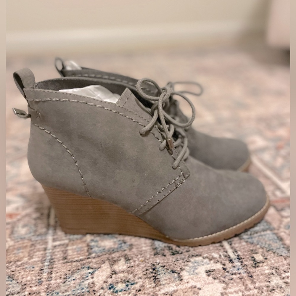 NIB SO (Authentic American Heritage) Grey Booties Heeled Boots Size 10